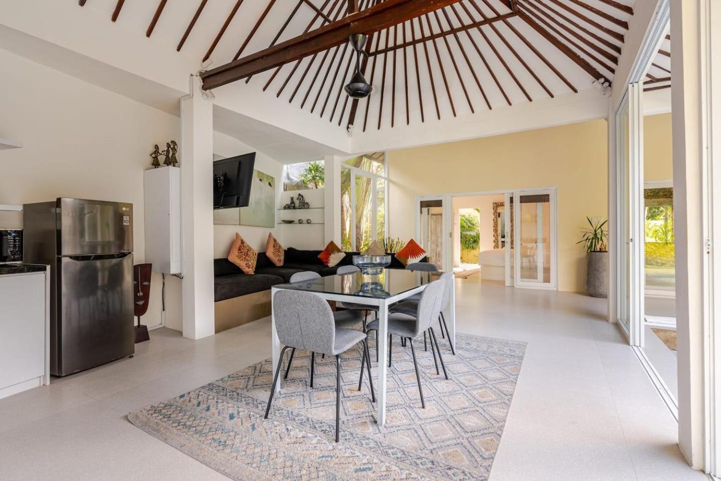 Sitara Villa Seminyak Esterno foto