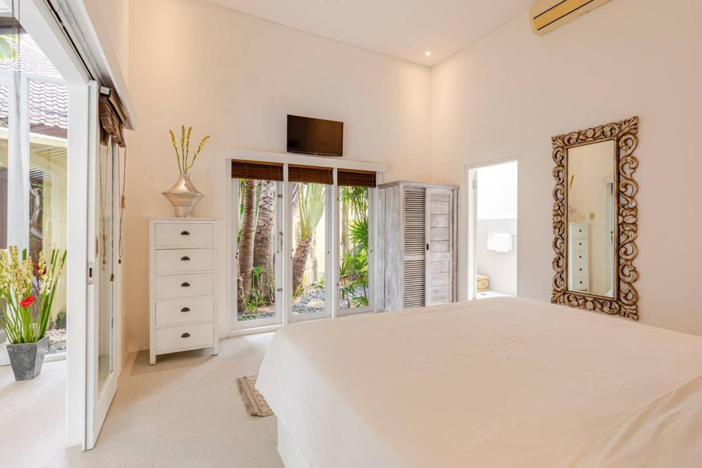 Sitara Villa Seminyak Esterno foto